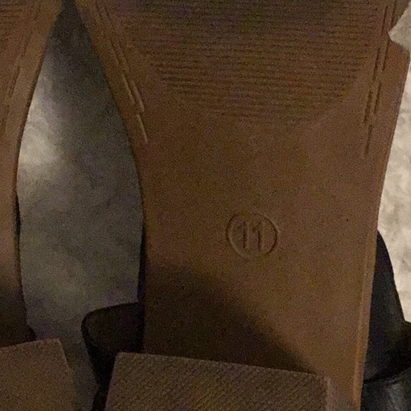 Size 11 black sandals - Picture 3 of 4